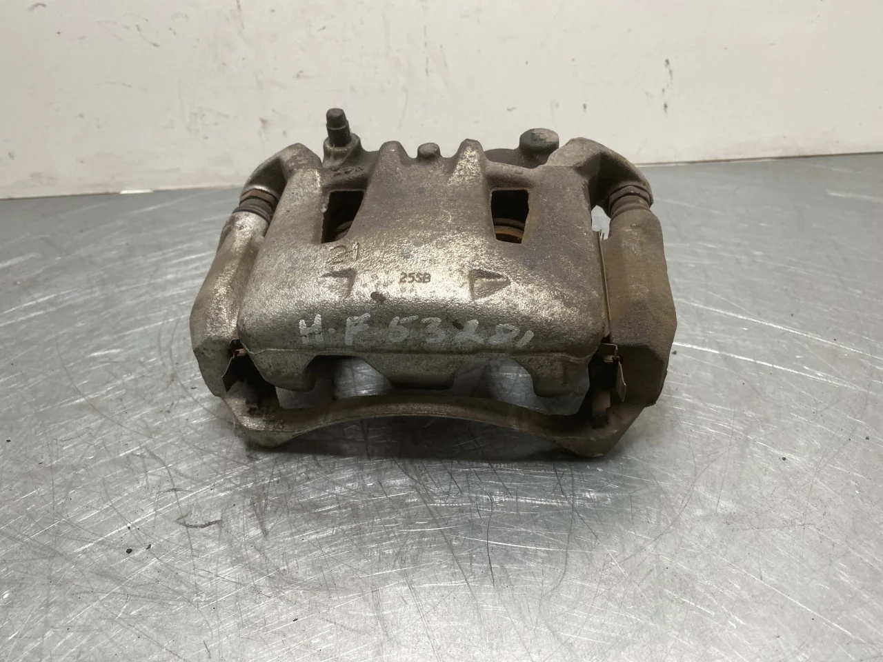 Nissan LEAF 2017-24 Front right brake caliper