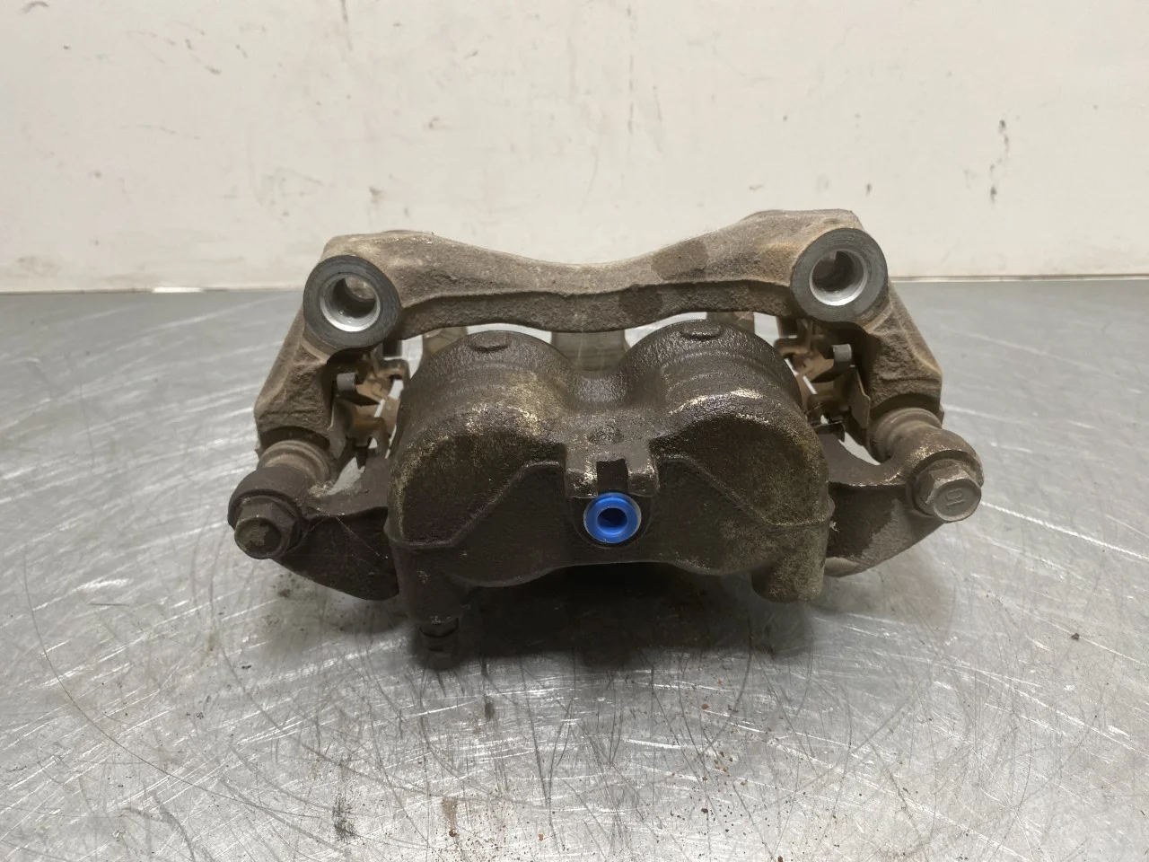 Nissan LEAF 2017-24 Front right brake caliper view 2