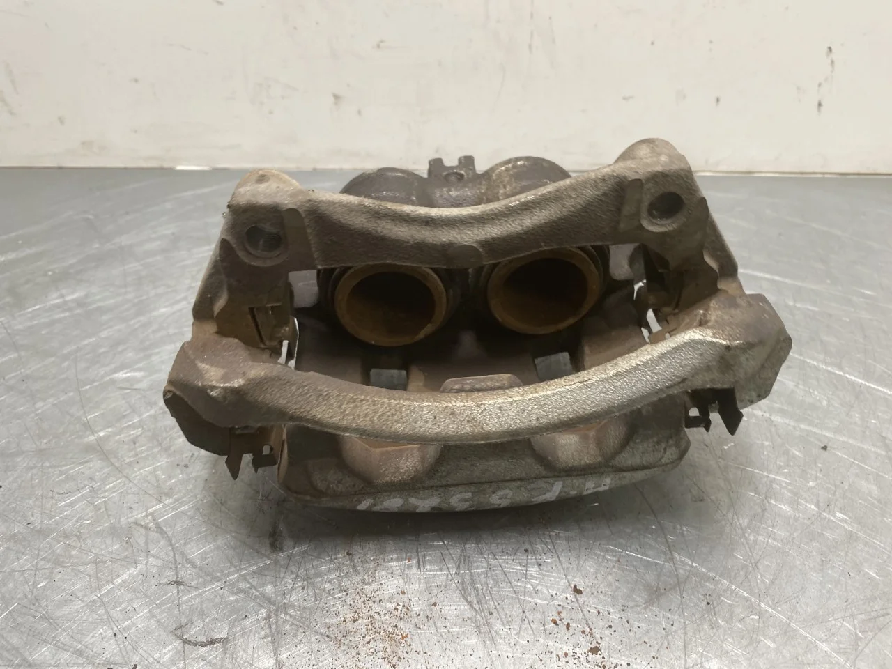 Nissan LEAF 2017-24 Front right brake caliper view 4