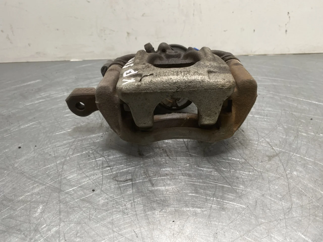 Nissan LEAF 2017-24 Etrier frână spate stânga vedere 2