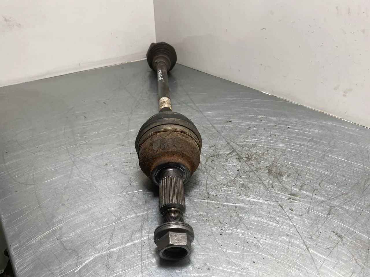 Tesla MODEL Y 2021- Front right driveshaft view 2