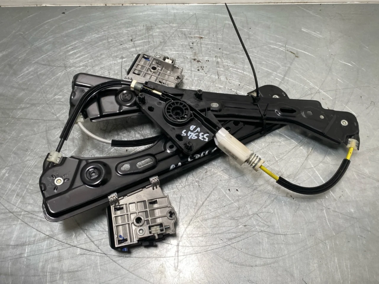 Tesla MODEL Y 2021- Electric window regulator, complete view 3