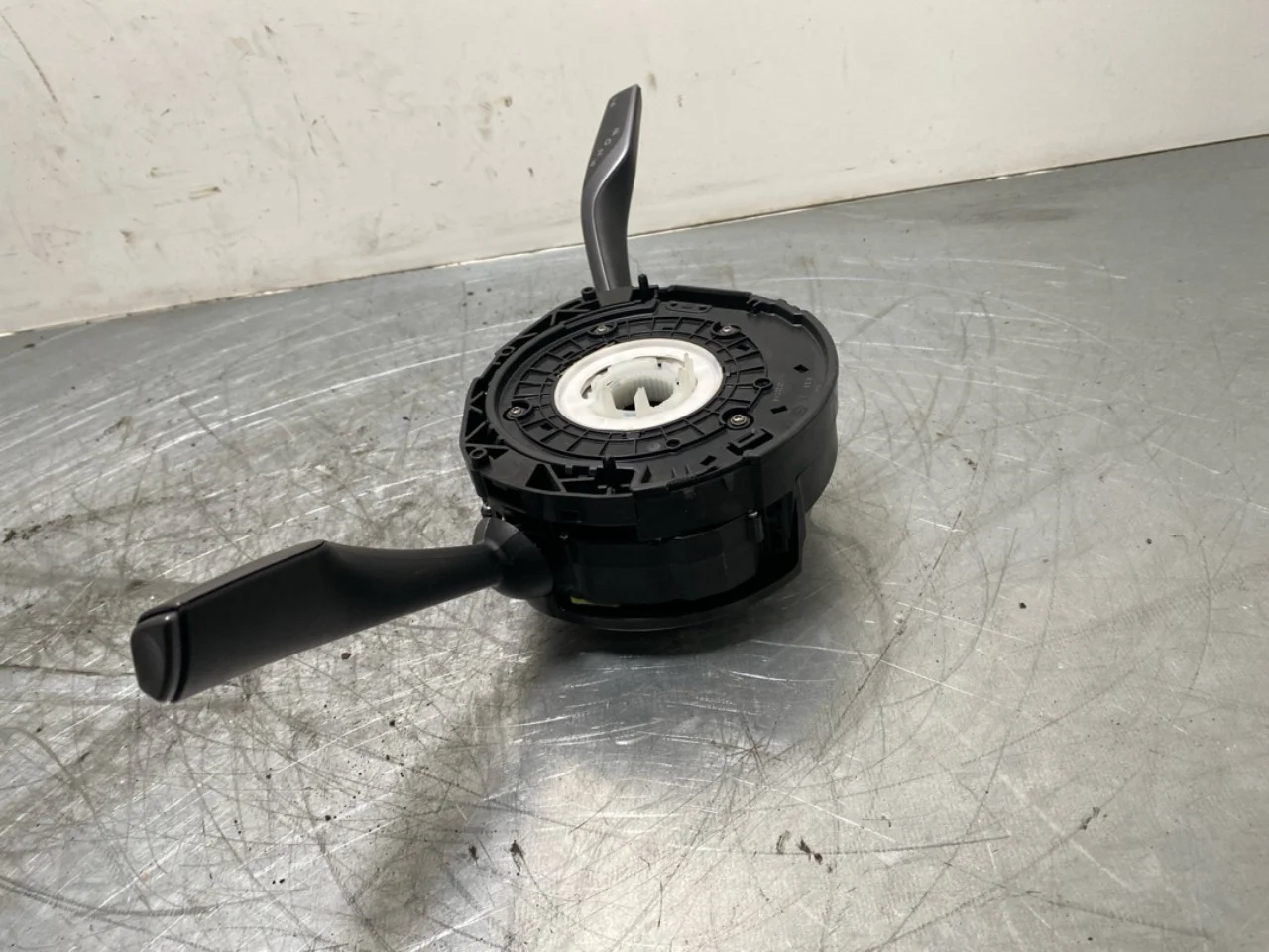 Tesla MODEL Y 2021- Kormánykapcsolók nézet 3