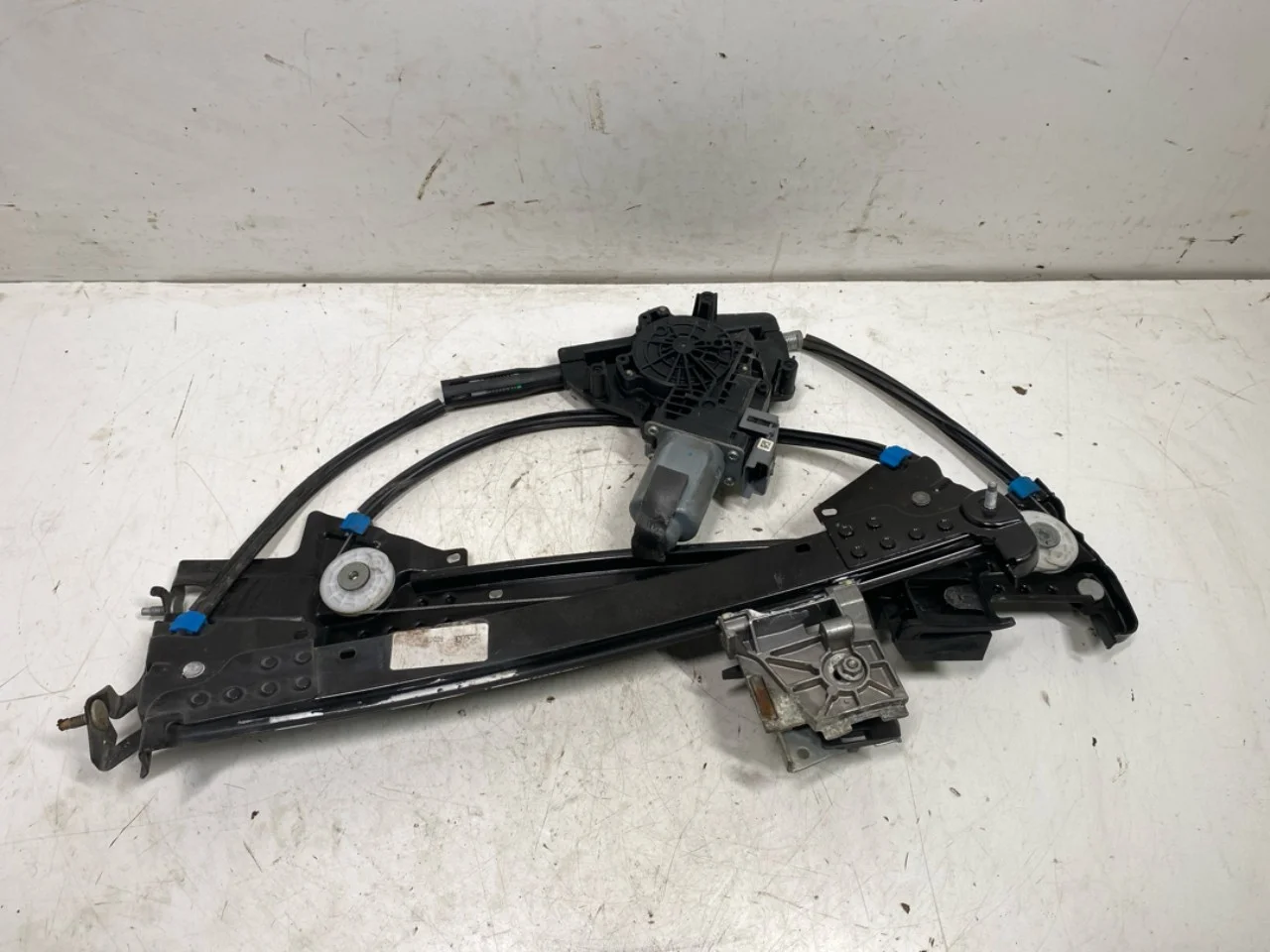 Tesla MODEL S 2013- Electric window regulator, complete view 3