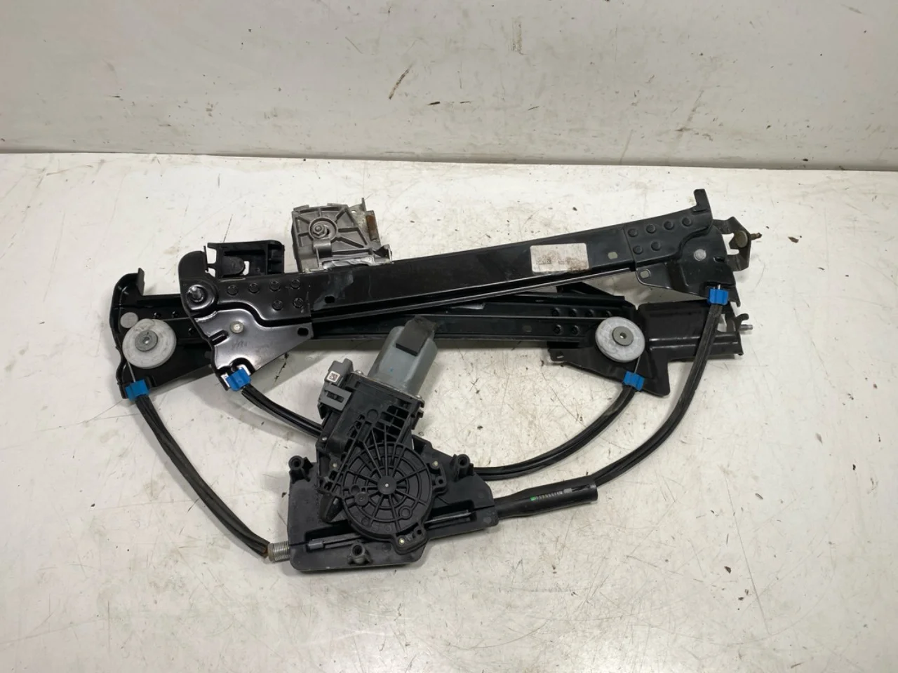 Tesla MODEL S 2013- Electric window regulator, complete view 4