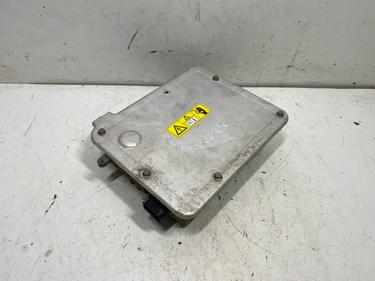 Tesla MODEL S 2013- Electrical, other view 3