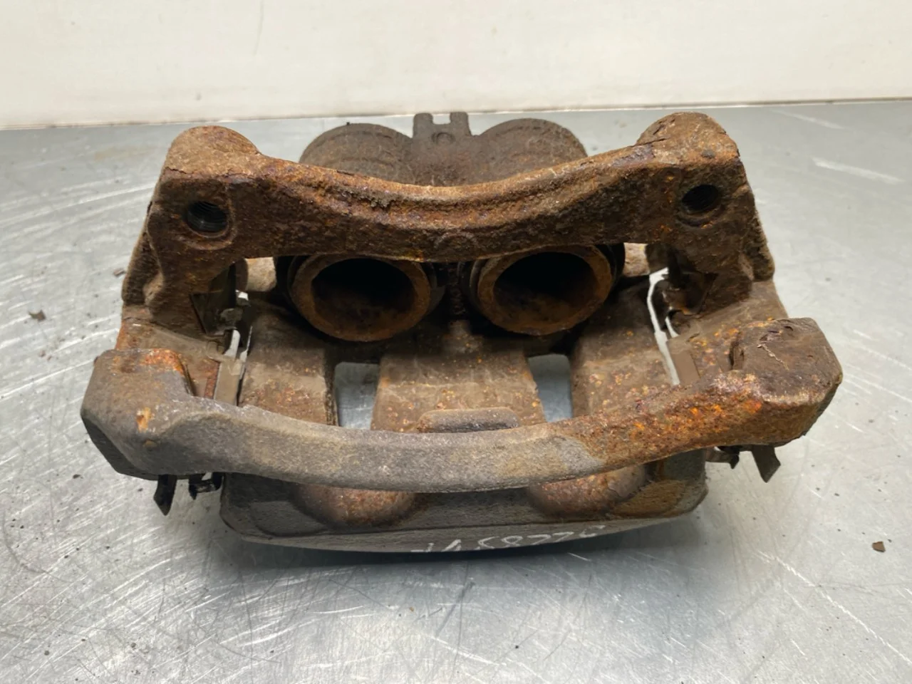 Nissan LEAF 2017-24 Front left brake caliper view 4