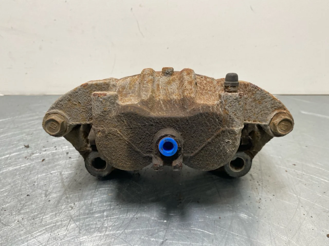 Nissan LEAF 2017-24 Front right brake caliper view 2