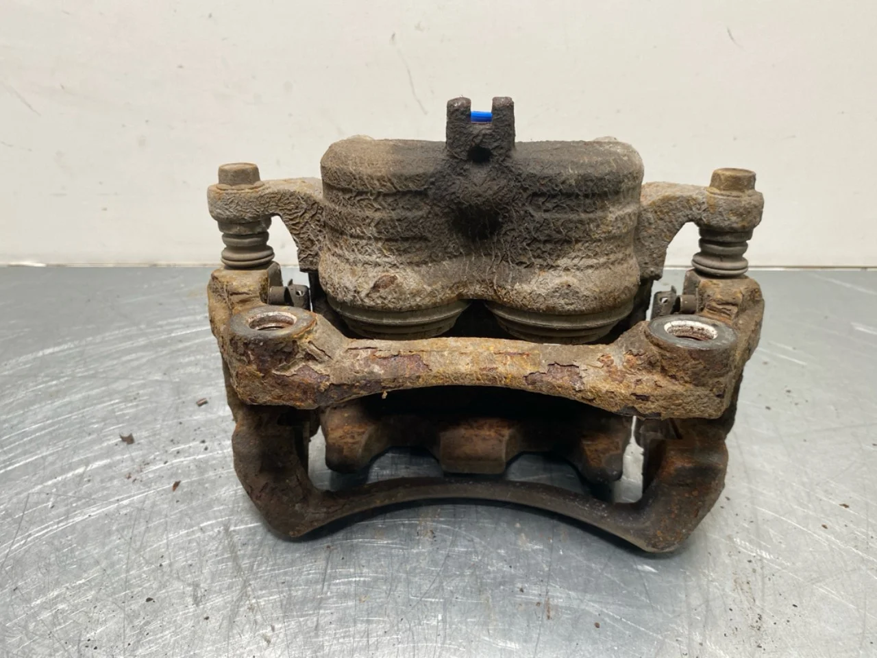 Nissan LEAF 2017-24 Front right brake caliper view 3
