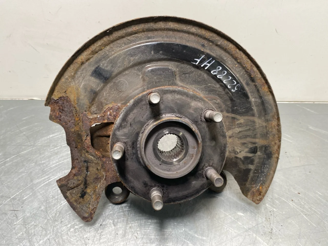 Nissan LEAF 2017-24 Front right steering knuckle