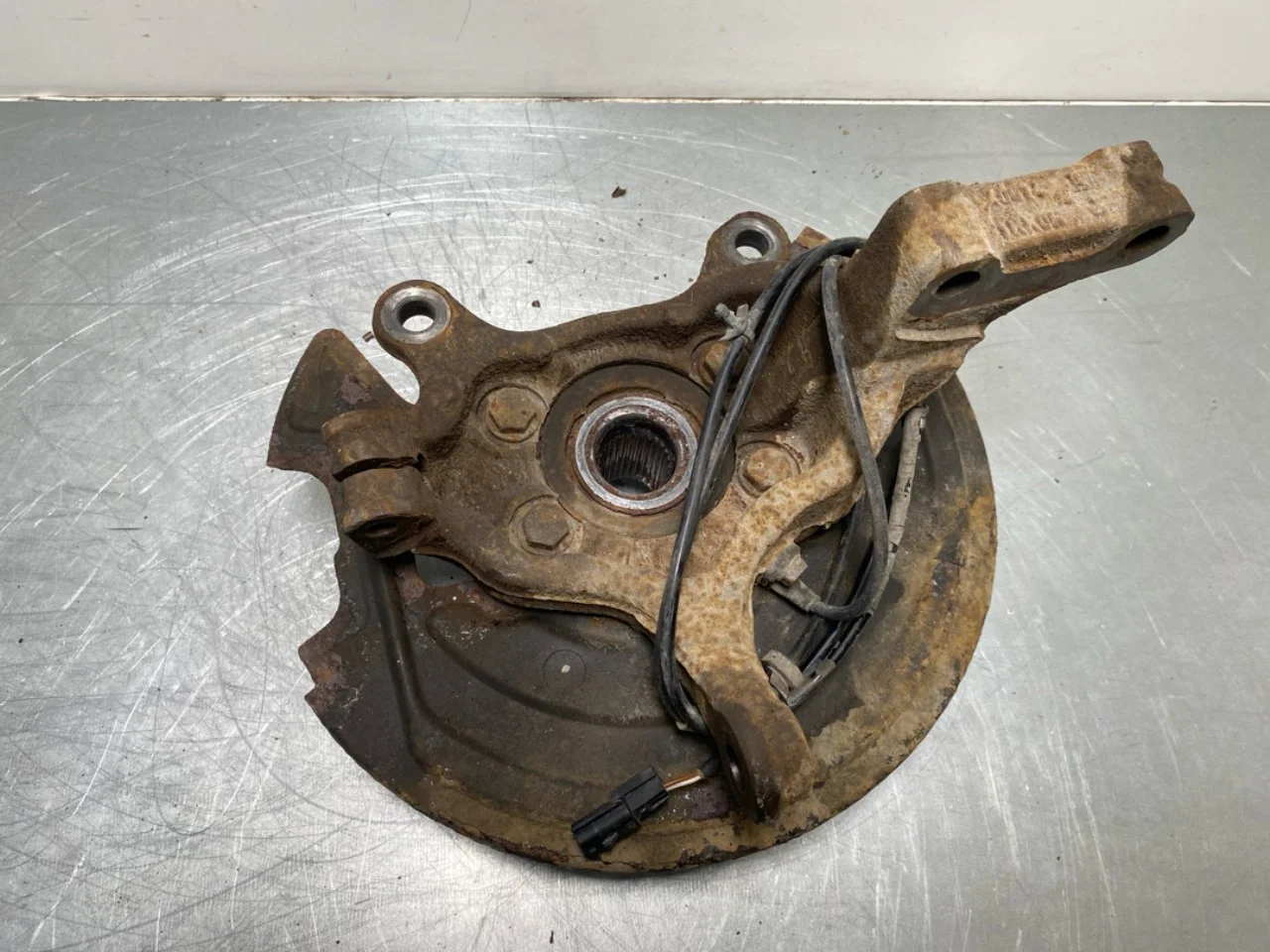 Nissan LEAF 2017-24 Front right steering knuckle view 2