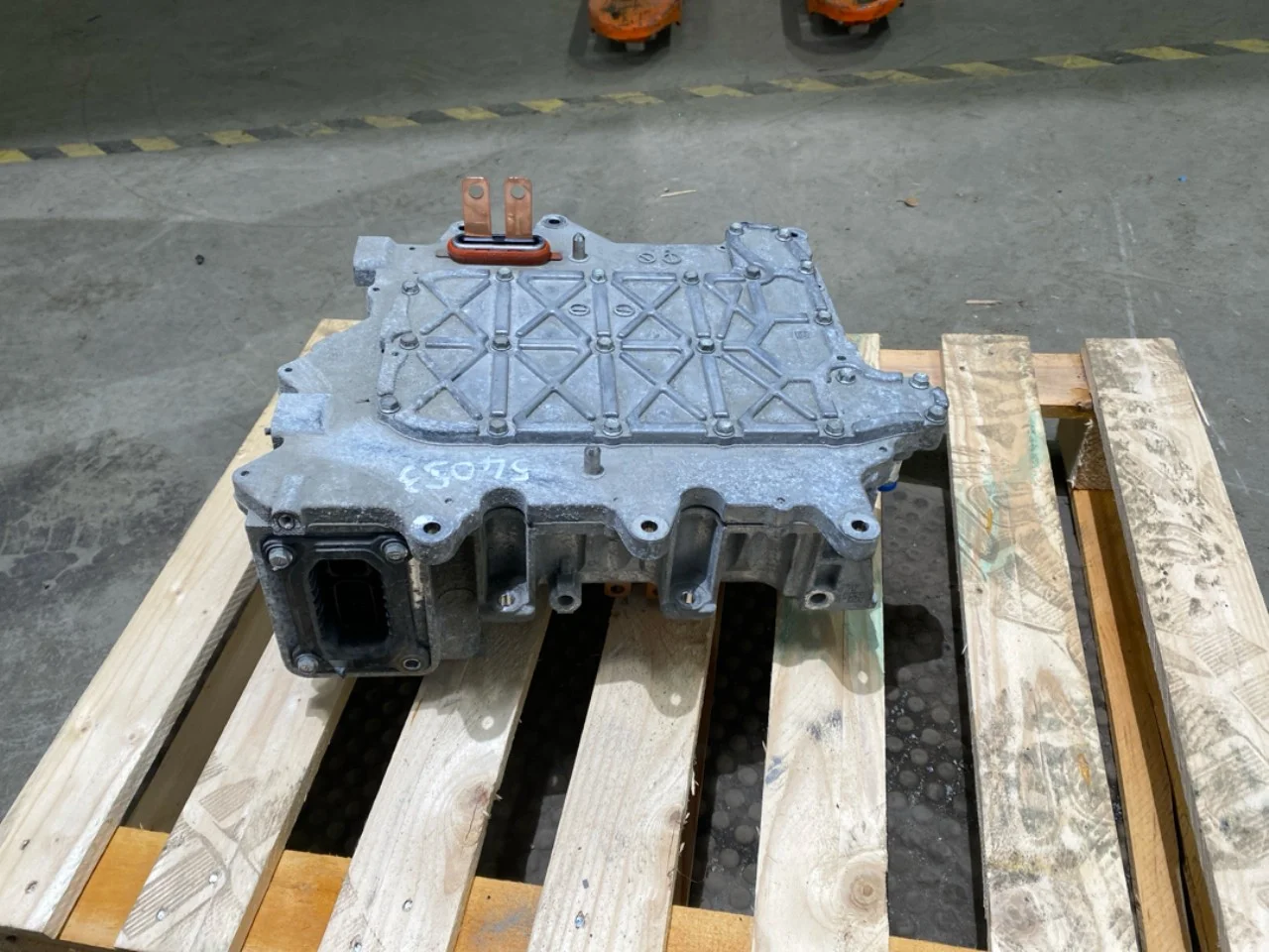 Nissan LEAF 2011-17 Invertor, 12-220V vedere 4