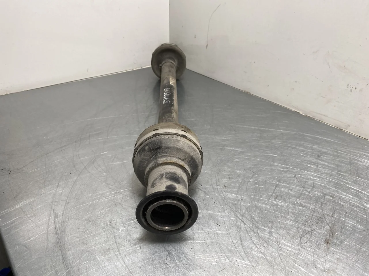 Porsche TAYCAN 2020- Rear left driveshaft view 3