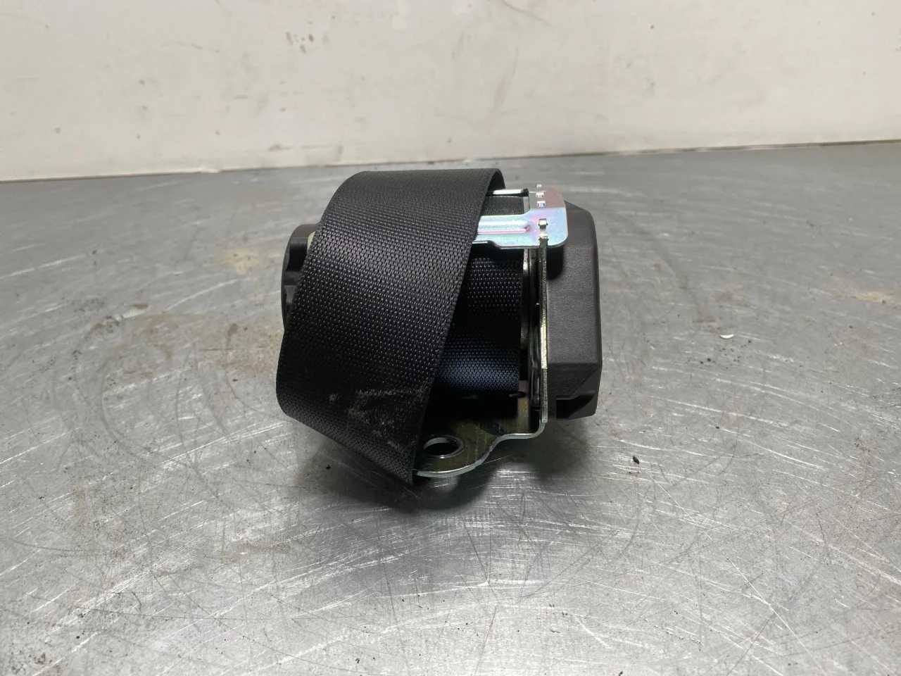 Porsche TAYCAN 2020- Rear right seat belt view 2