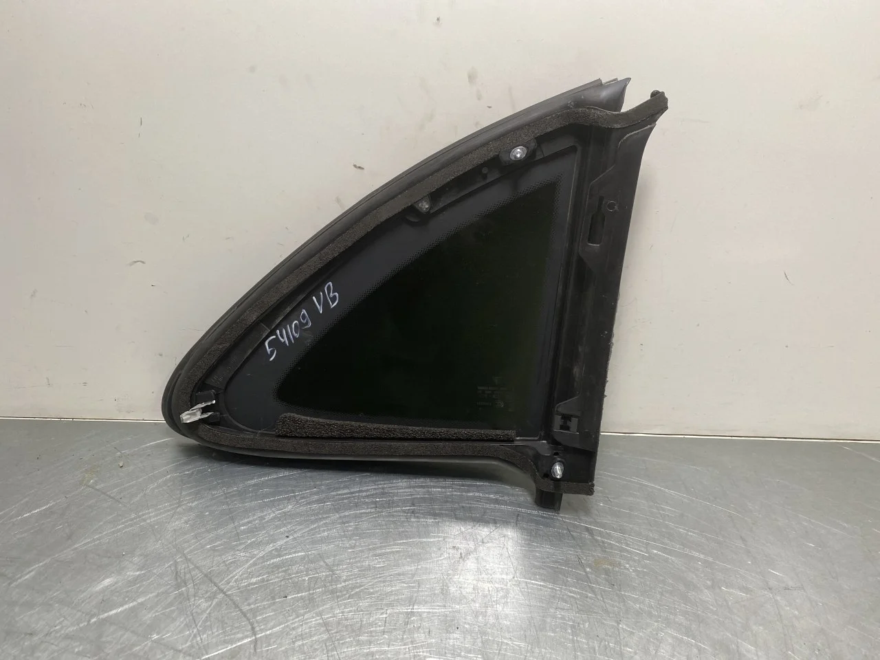 Porsche TAYCAN 2020- Door glass, 4-door, rear right view 2