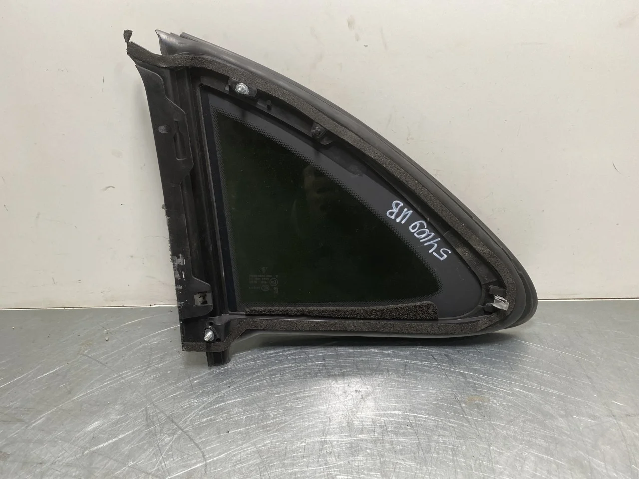 Porsche TAYCAN 2020- Rear left door glass, 4-door view 2