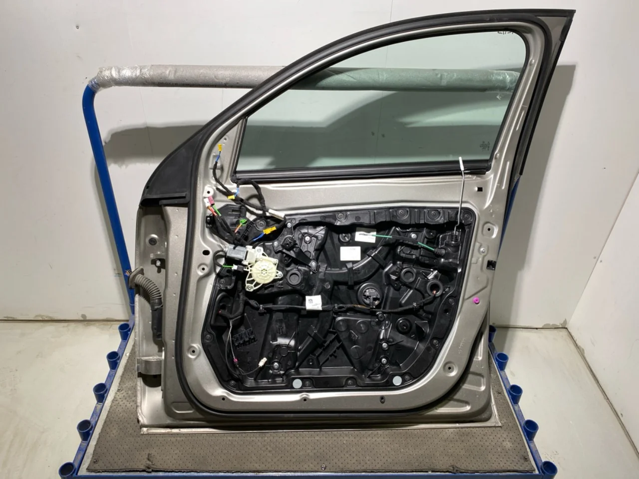 Mercedes EQC 2020- Ajtó, 4 ajtós, első, jobb nézet 2