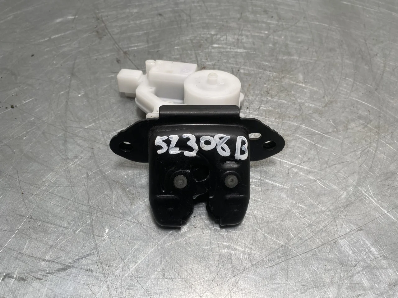 Nissan LEAF 2017-24 Tailgate lock