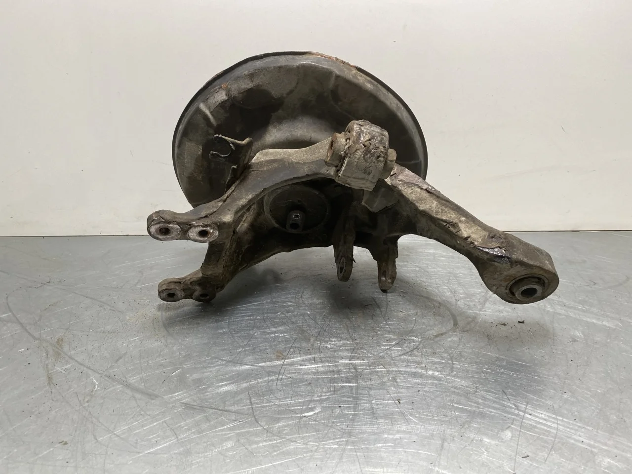 Byd ATTO 3 2022- Stub axle carrier, left rear view 2