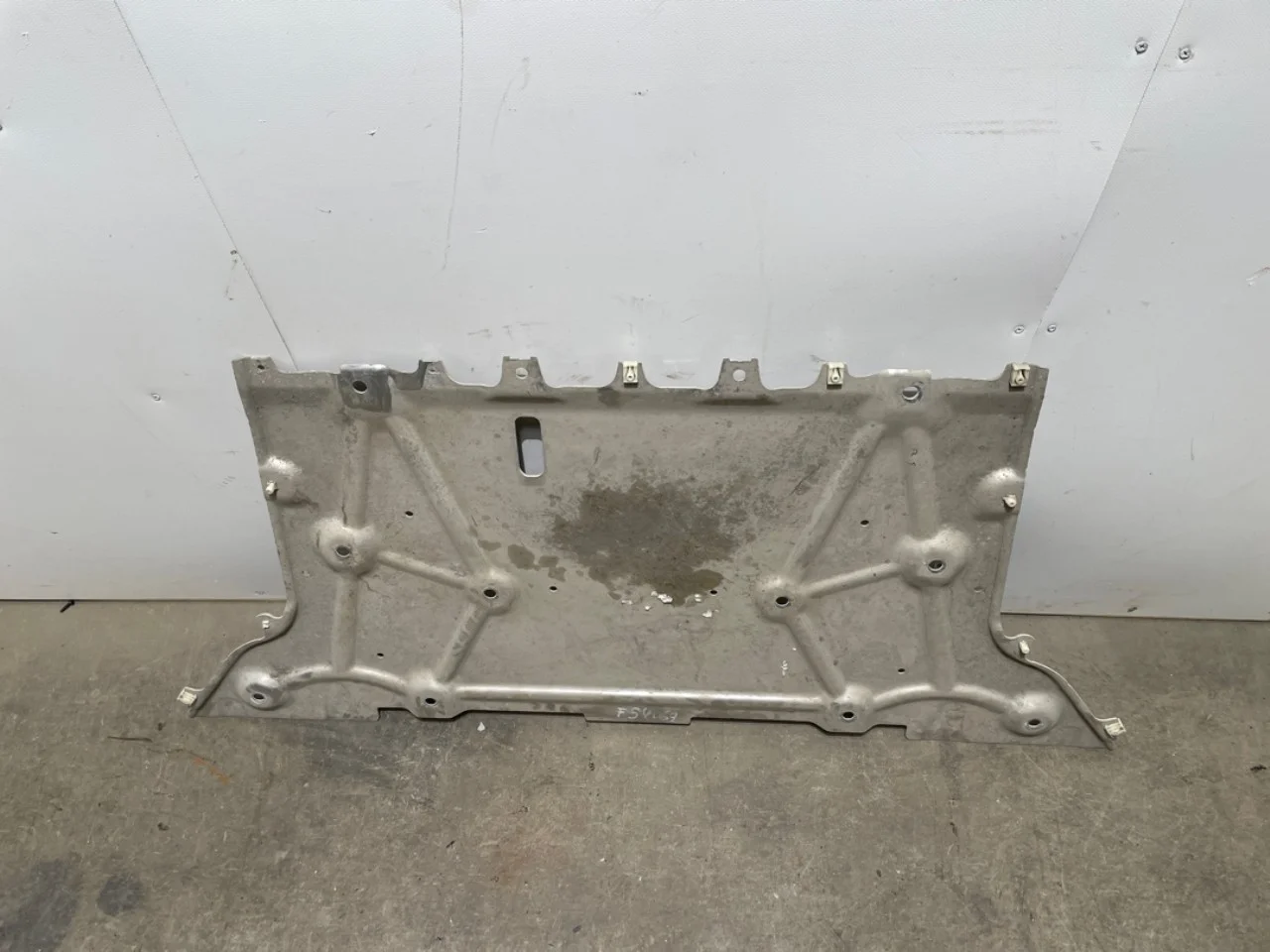 BMW I4 G26 2021-> Underbody protection plate (engine/gearbox/floor) view 2