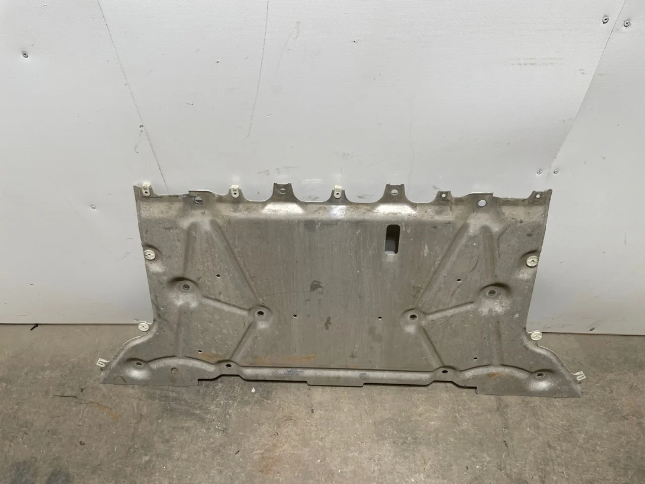 BMW I4 G26 2021-> Underbody protection plate (engine/gearbox/floor) view 3