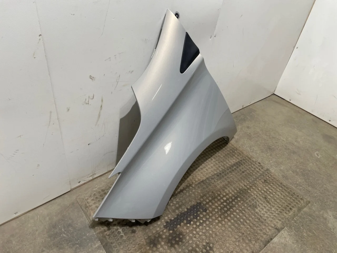 Renault ZOE/E- TECH 2013--> Front left fender view 2