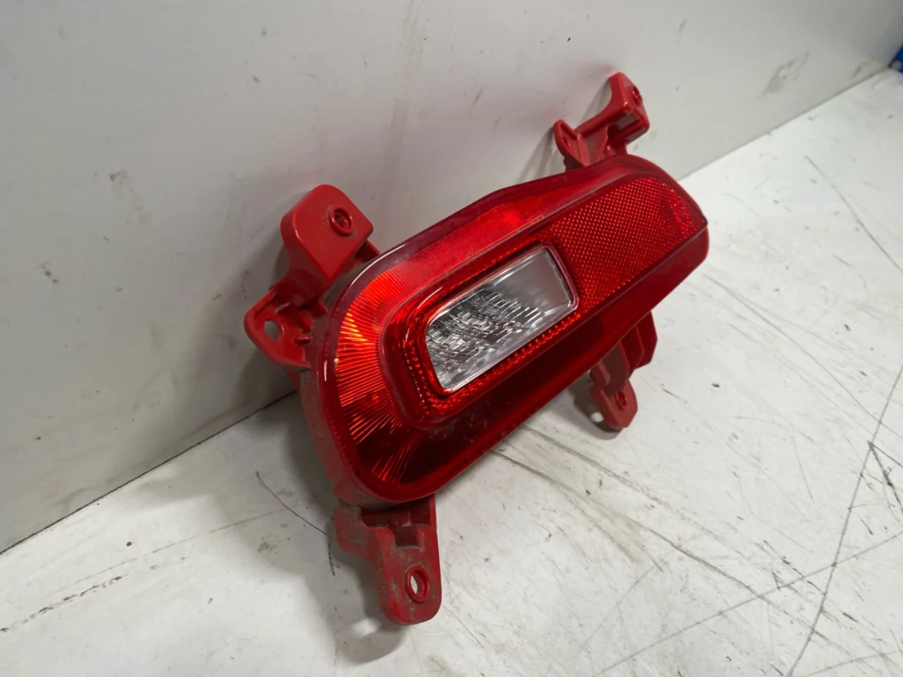 Kia NIRO SG2 2023- Left tail light view 3