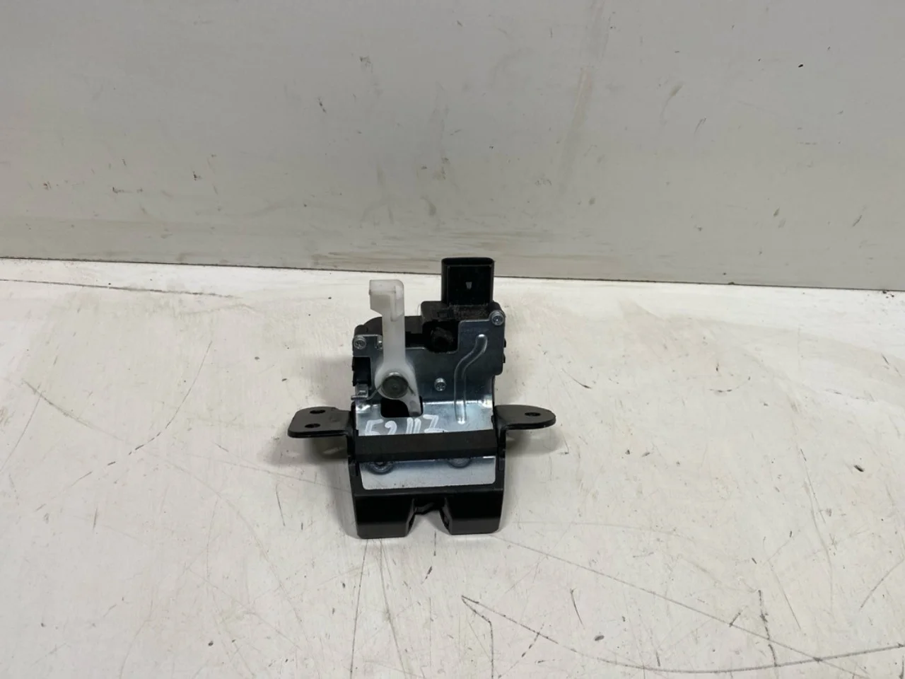 Kia NIRO SG2 2023- Tailgate lock