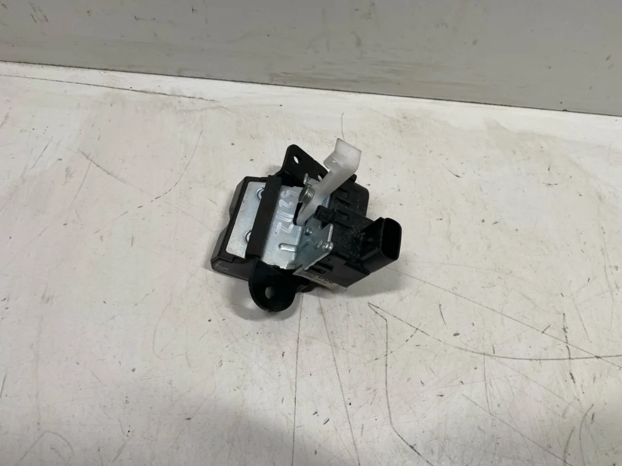 Kia NIRO SG2 2023- Tailgate lock view 2