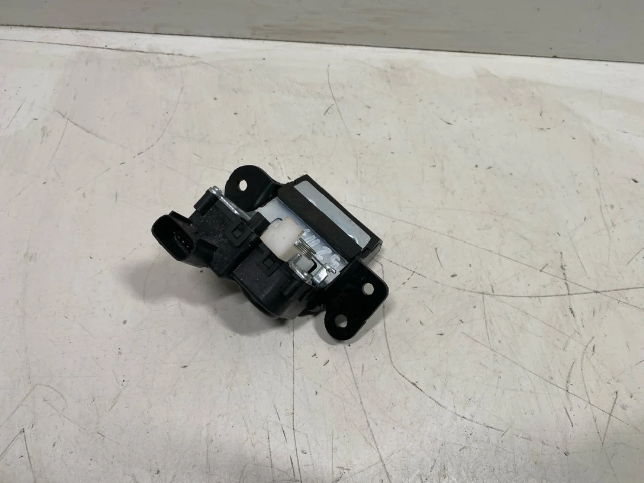Kia NIRO SG2 2023- Tailgate lock view 3