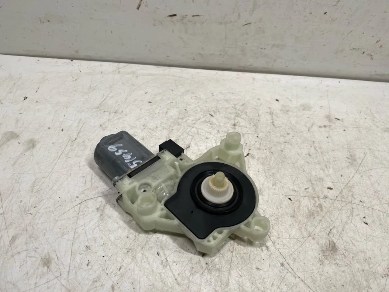 Volkswagen ID.3 2021- Window regulator motor view 3