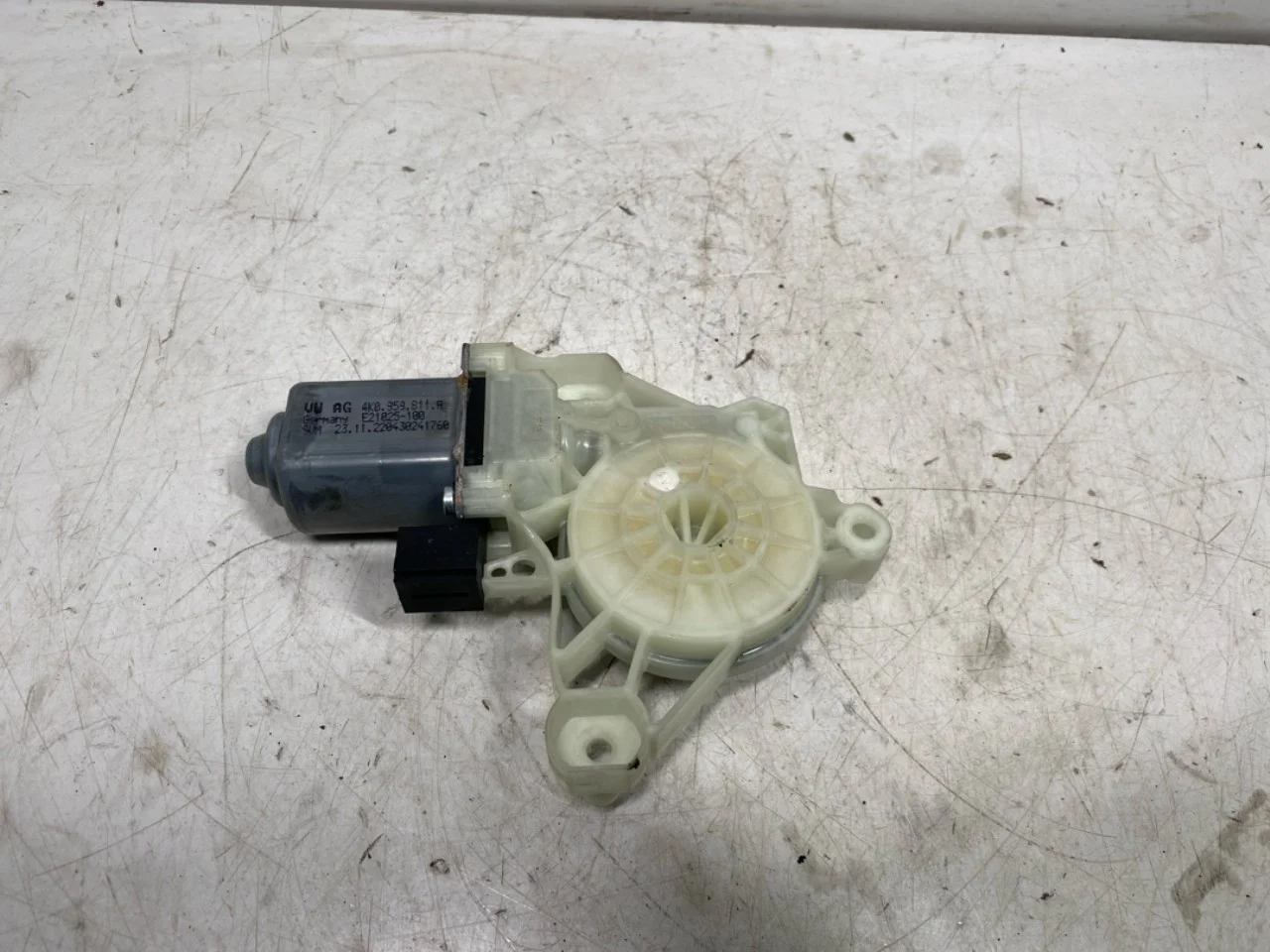Volkswagen ID.3 2021- Window regulator motor view 4