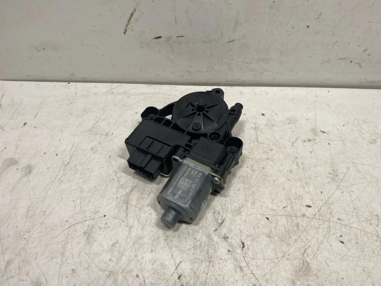 Volkswagen ID.3 2021- Window regulator motor view 2