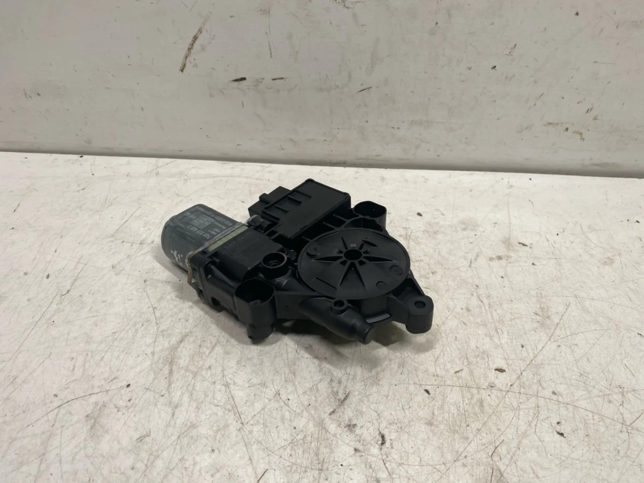 Volkswagen ID.3 2021- Window regulator motor view 3