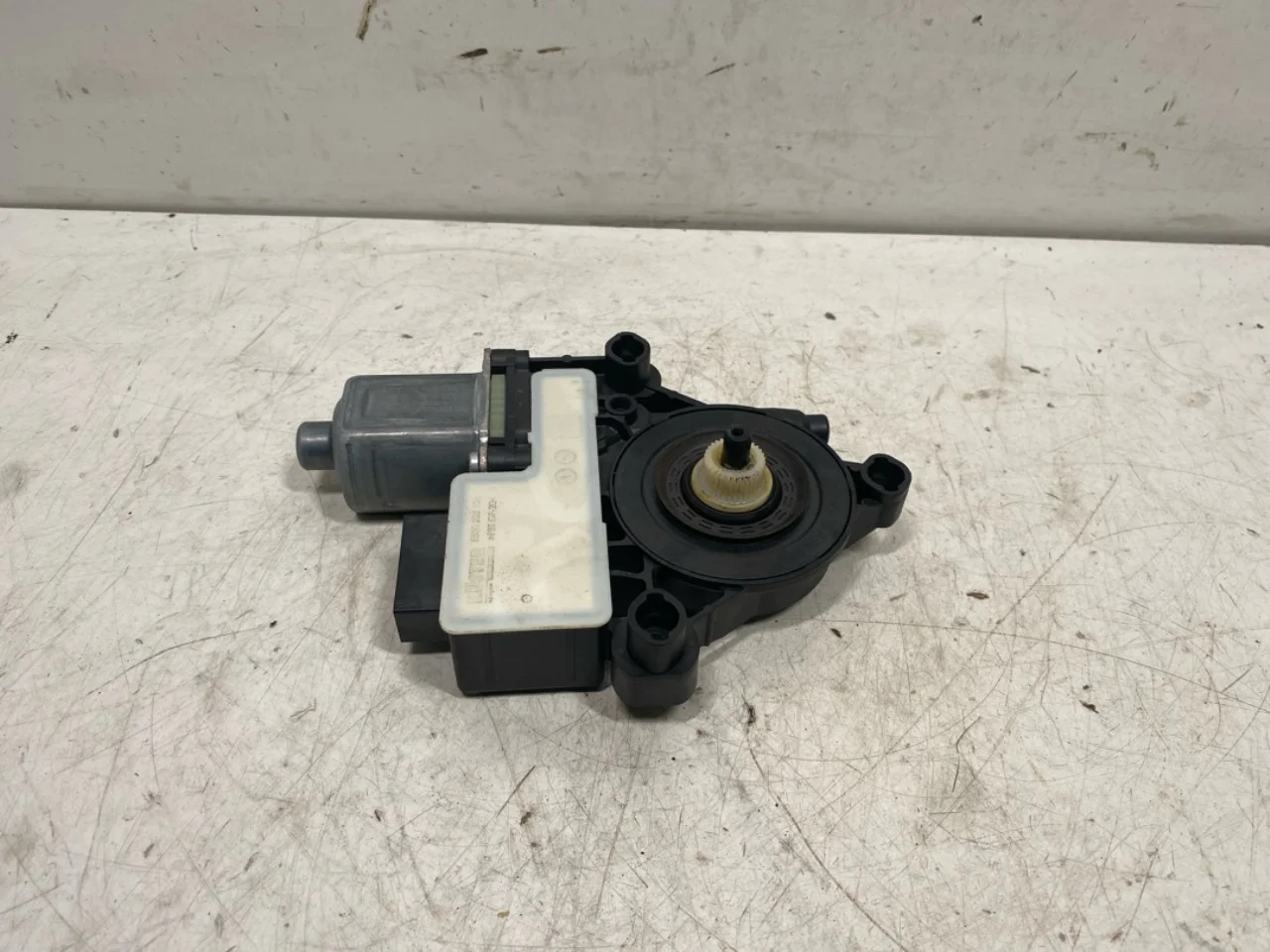 Volkswagen ID.3 2021- Window regulator motor view 4
