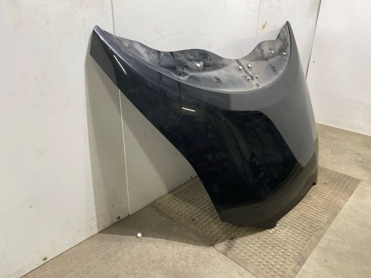 Nissan LEAF 2011-17 Bonnet view 2