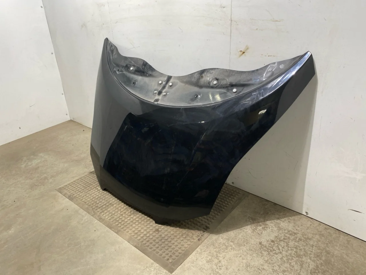 Nissan LEAF 2011-17 Bonnet view 3