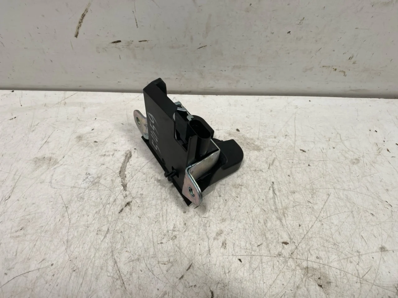 Volkswagen ID.3 2021- Tailgate lock view 2