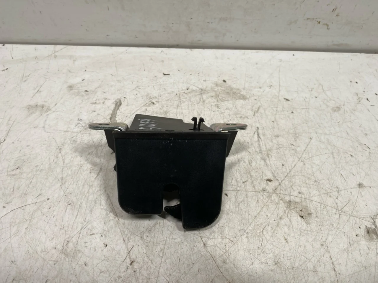 Volkswagen ID.3 2021- Tailgate lock view 4
