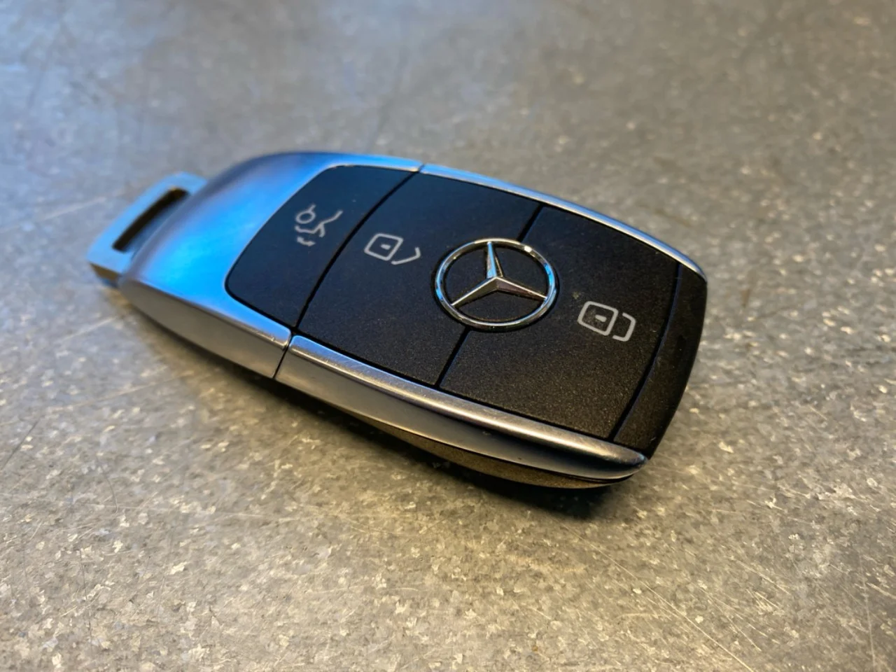 Mercedes EQB X243 2022- Távirányító, központi zár / riasztó
