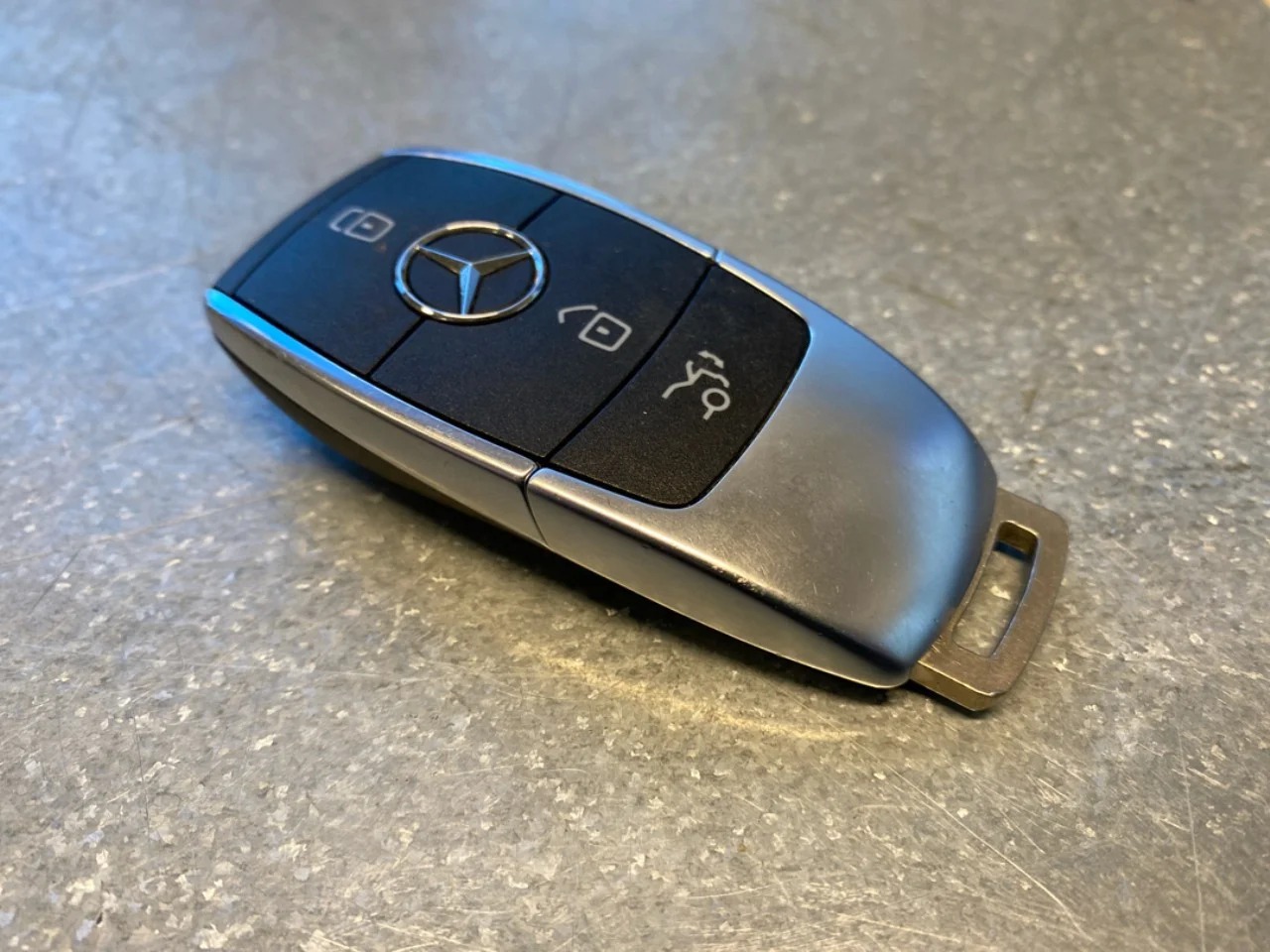 Mercedes EQB X243 2022- Távirányító, központi zár / riasztó nézet 2