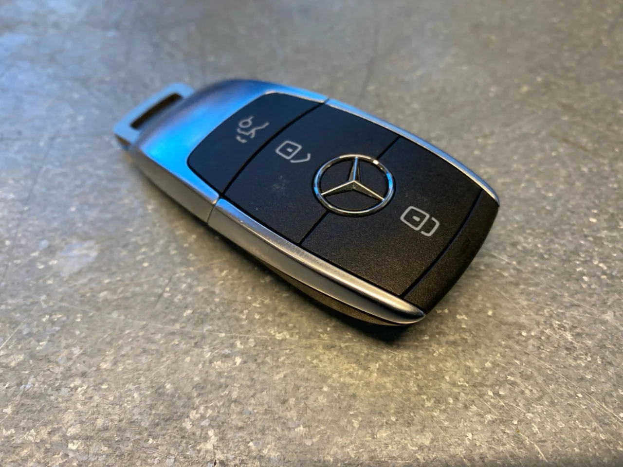 Mercedes EQB X243 2022- Távirányító, központi zár / riasztó
