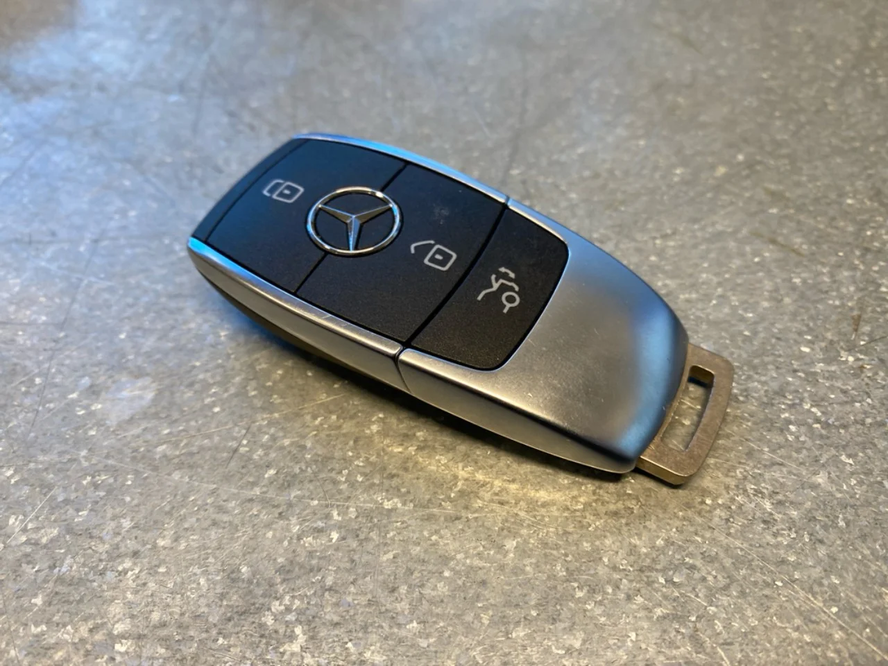 Mercedes EQB X243 2022- Távirányító, központi zár / riasztó nézet 2