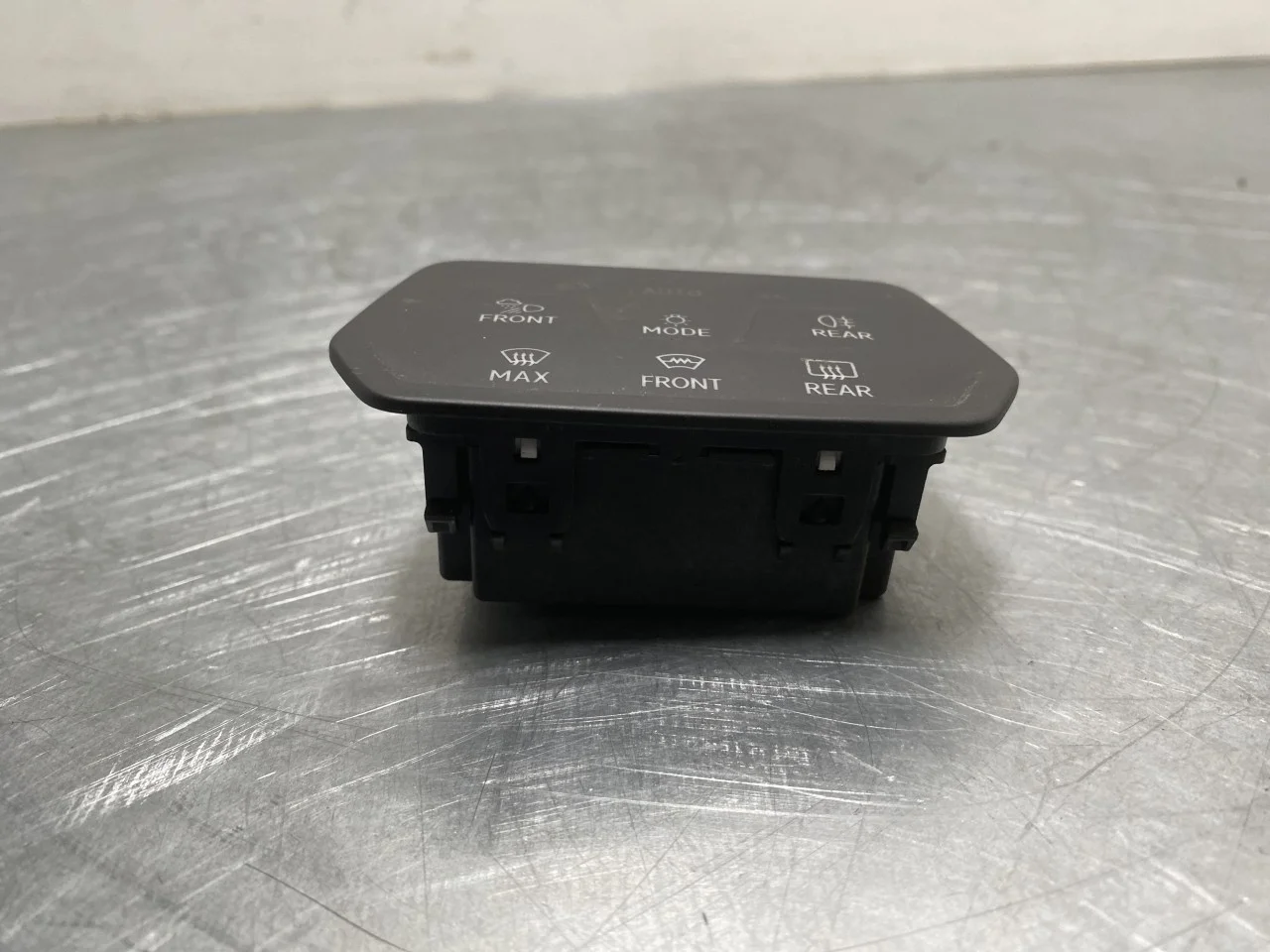 Volkswagen ID BUZZ/CARGO 2022- Headlight switch view 2