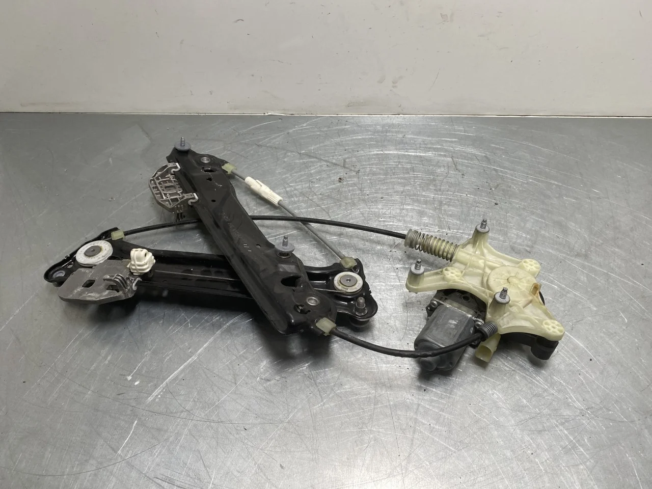 Porsche TAYCAN 2020- Electric window regulator, complete view 2