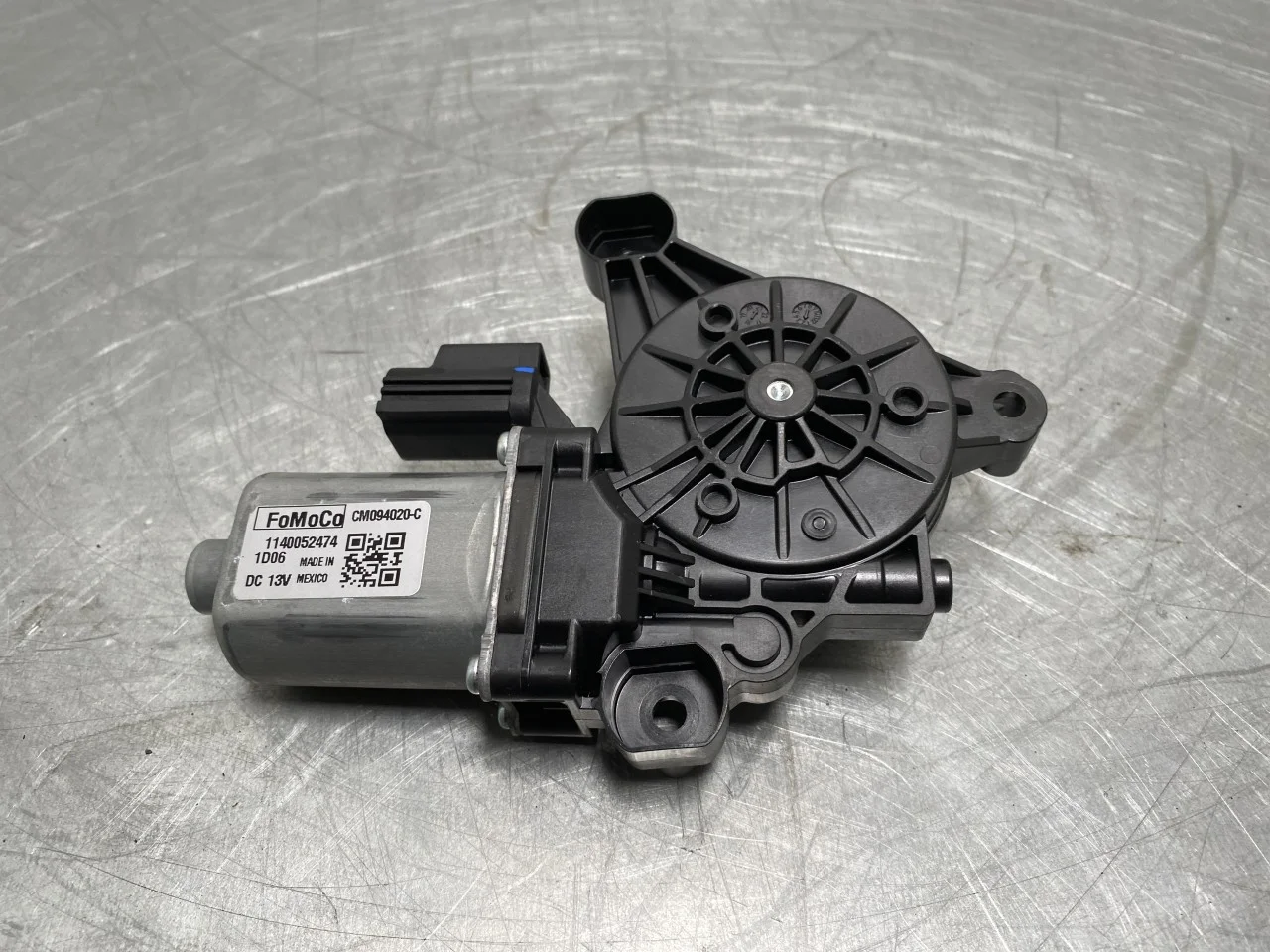 Ford MUSTANG MACH-E 2021- Window regulator motor view 2