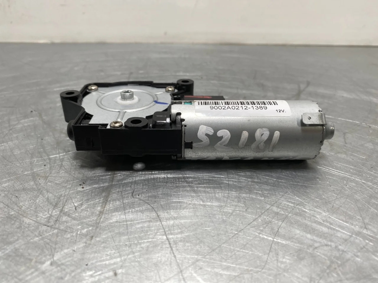 Byd ATTO 3 2022- Sunroof motor view 2