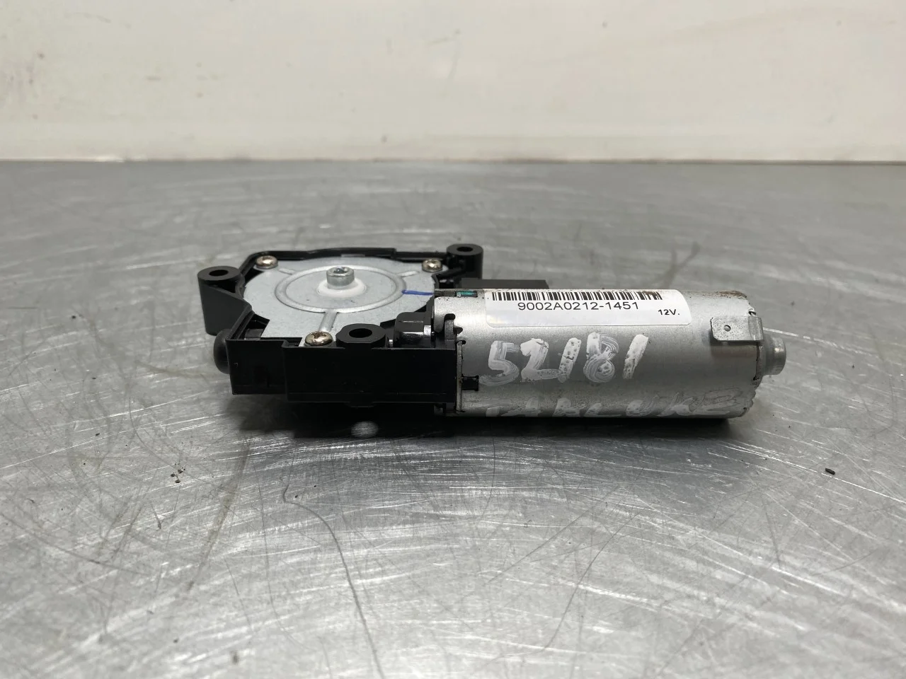 Byd ATTO 3 2022- Sunroof motor view 2