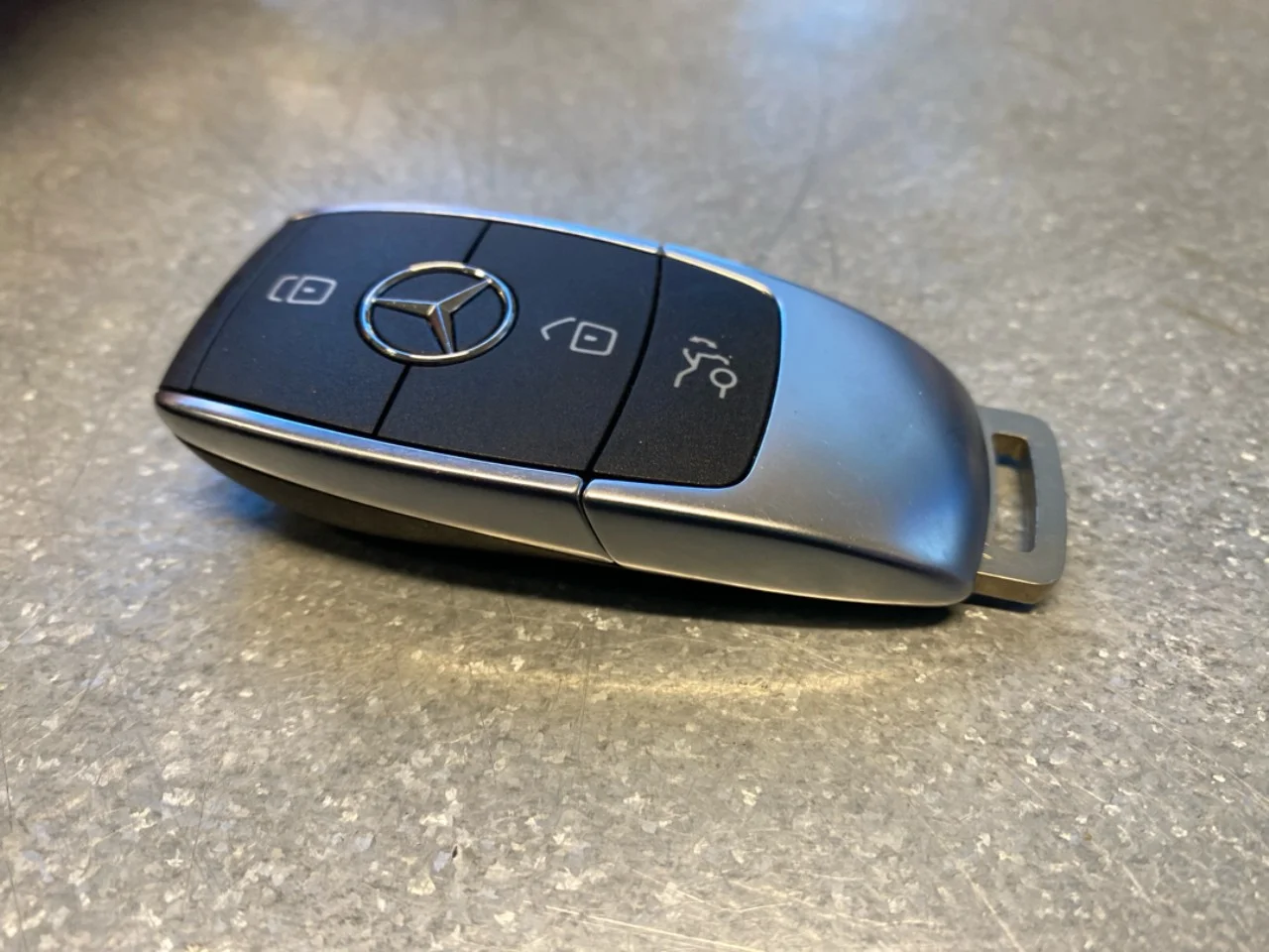 Mercedes EQB X243 2022- Távirányító, központi zár / riasztó