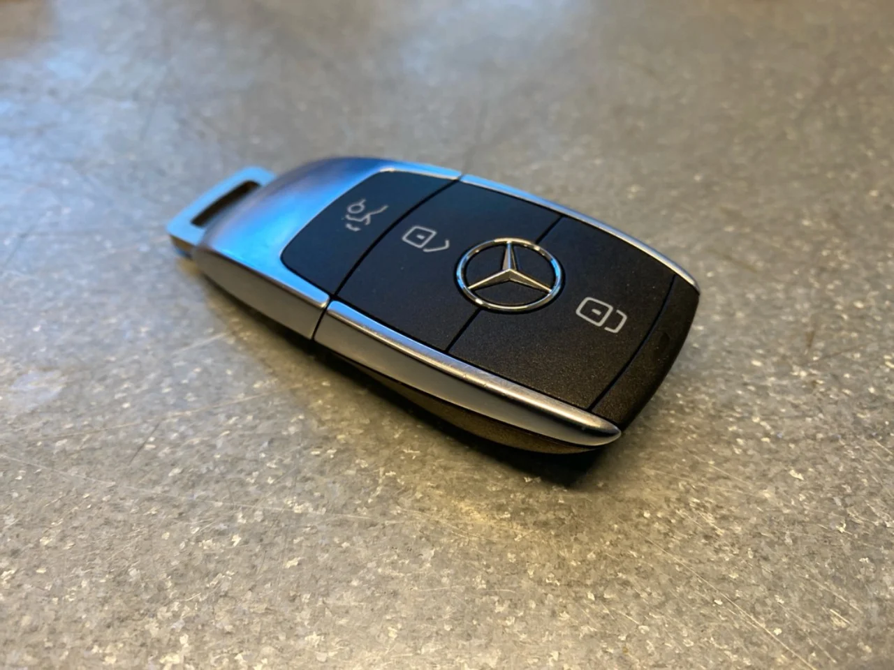 Mercedes EQB X243 2022- Távirányító, központi zár / riasztó nézet 4